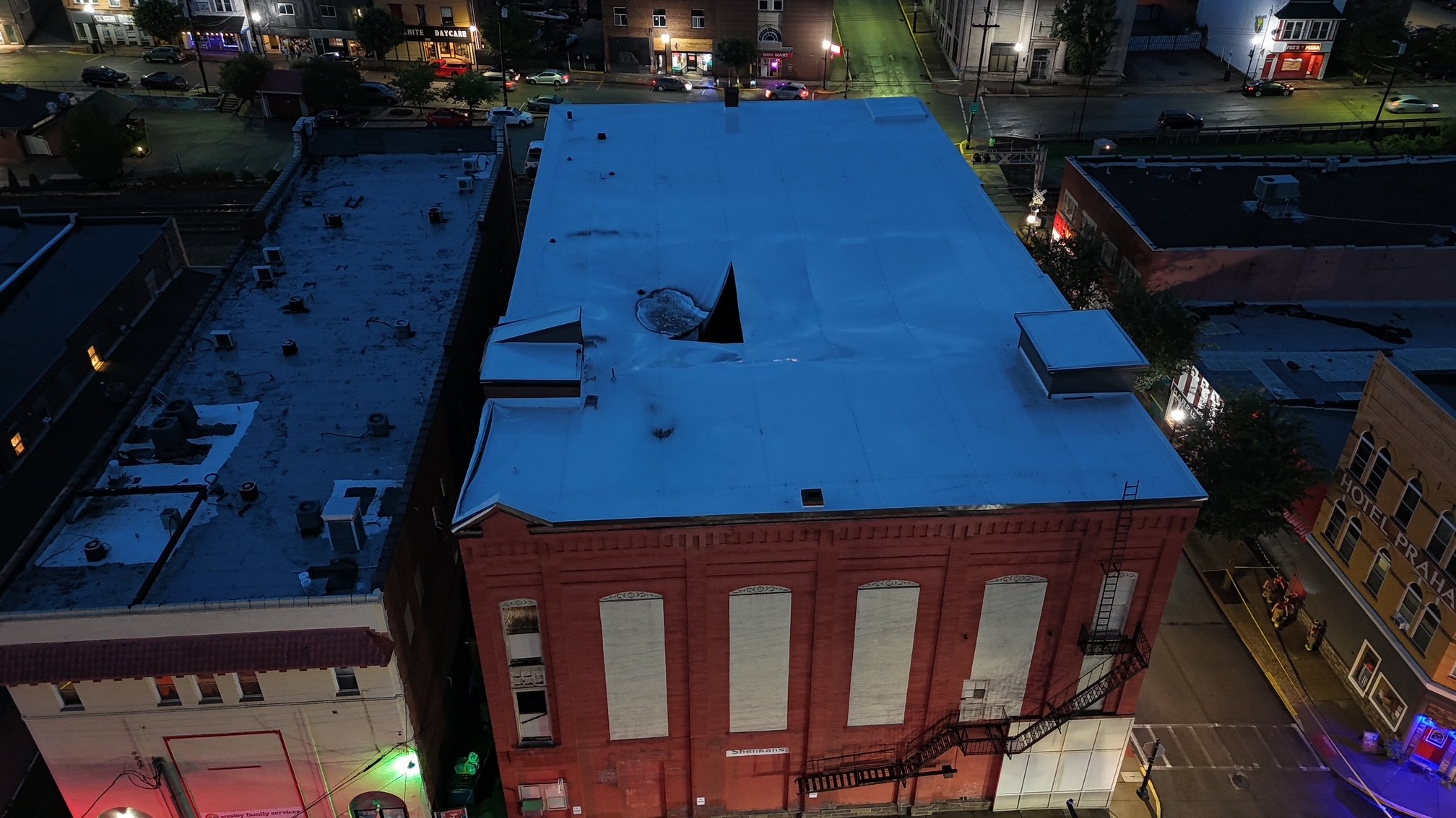 Damage at 411 Corbet Street, initial response, evening of August 5