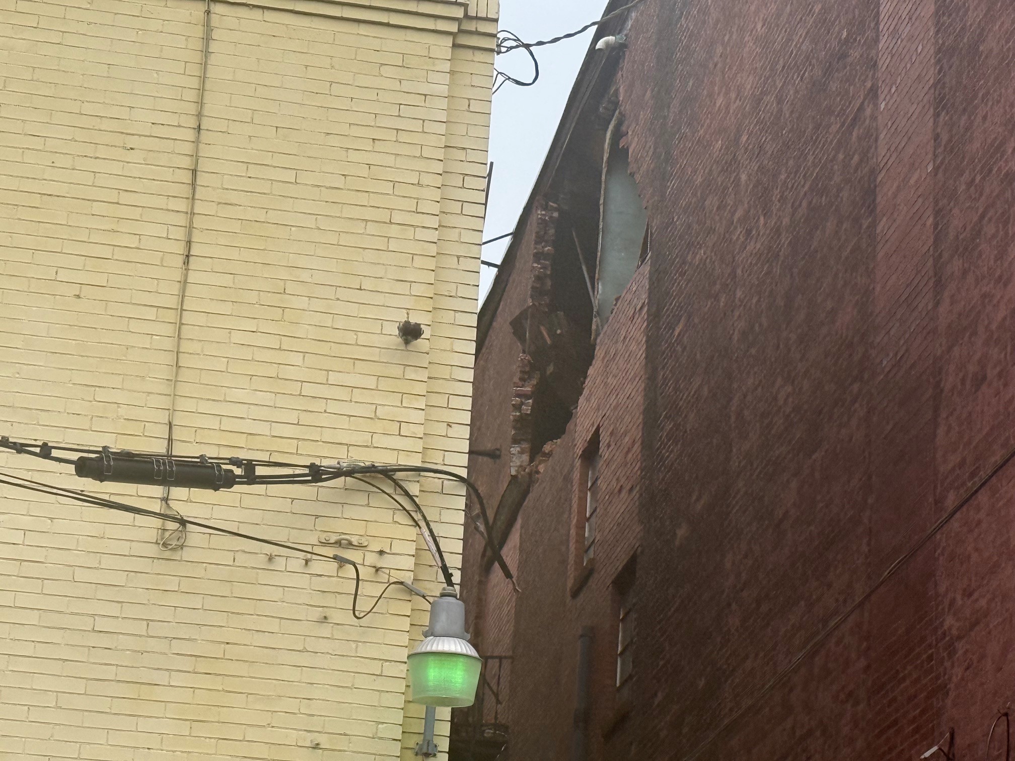 Rear-wall opening at 411 Corbet Street, still open as of August 11